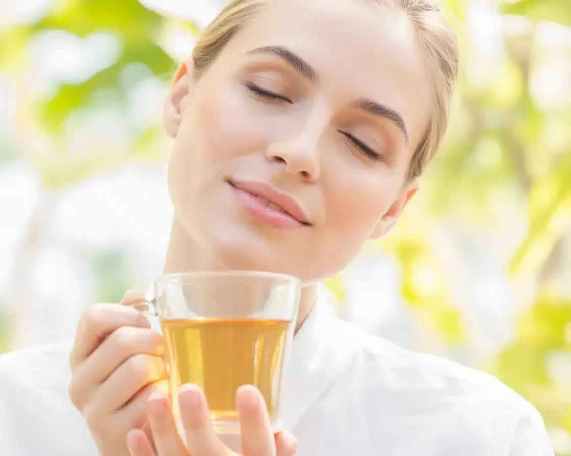 Lemon balm leaves and tea, promoting weight loss, appetite control, and stress relief.